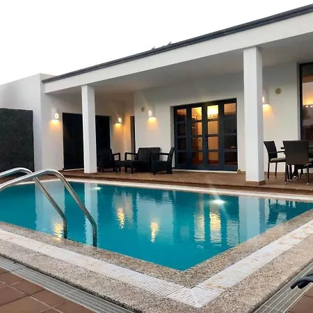 Charming In With Private Pool Villa Playa Blanca