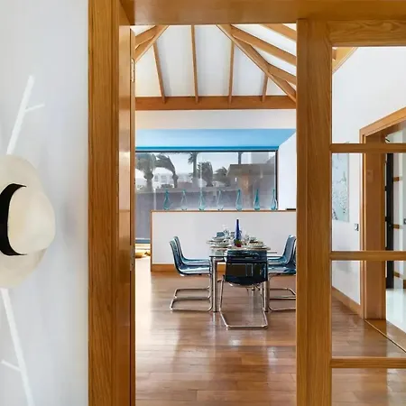 Villa: Beachside Retreat With Pool & Wi-fi