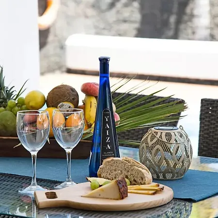 Villa: Beachside Retreat With Pool & Wi-fi * Playa Blanca (Lanzarote)