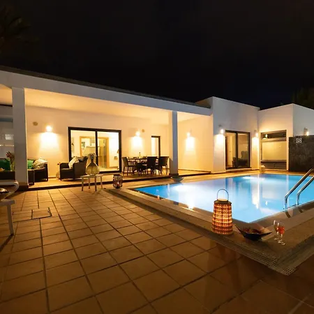 Charming In With Private Pool فيلة