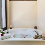 Charming In With Private Pool *