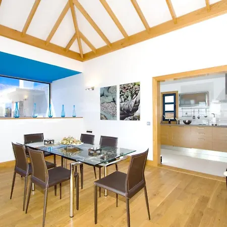 Villa: Beachside Retreat With Pool & Wi-fi Villa Playa Blanca (Lanzarote)