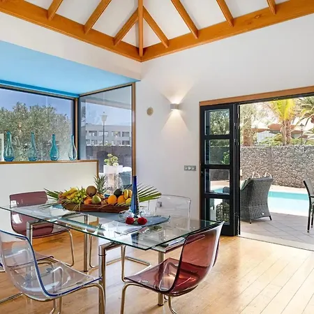 Villa Villa: Beachside Retreat With Pool & Wi-fi Playa Blanca (Lanzarote)