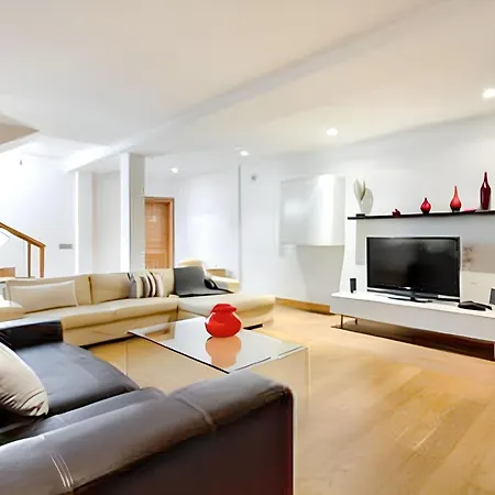 Charming In With Private Pool فيلة