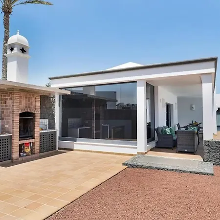 Charming In With Private Pool Willa
