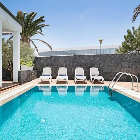 Charming In With Private Pool فيلة *