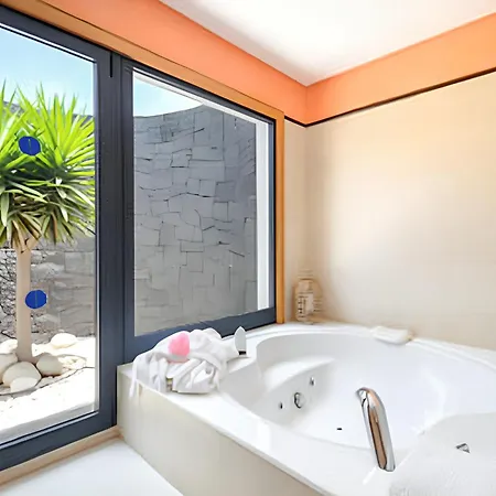 Willa Charming In With Private Pool