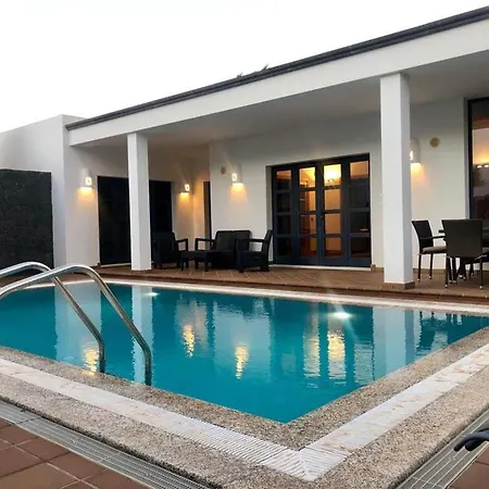 Willa Charming In With Private Pool Playa Blanca (Lanzarote)