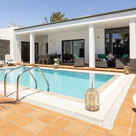 Willa Charming In With Private Pool Playa Blanca (Lanzarote)