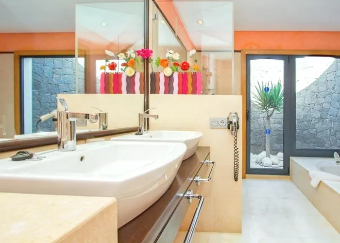 Villa Charming In With Private Pool