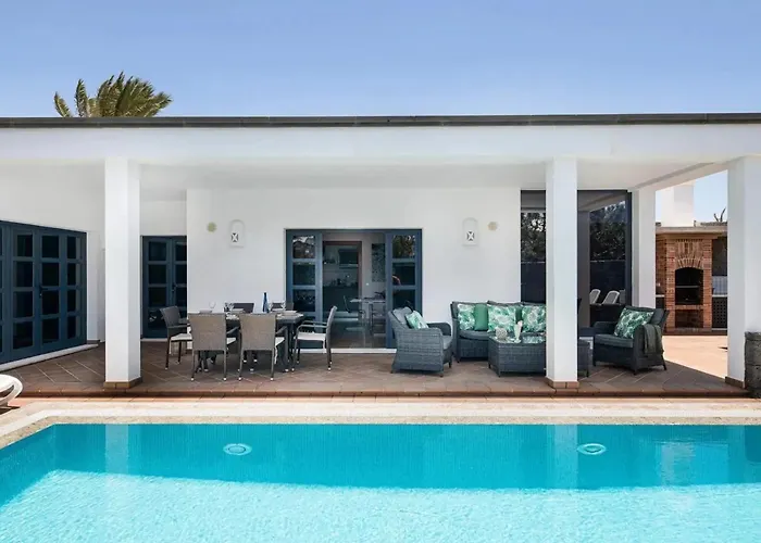 فيلة Charming In With Private Pool *