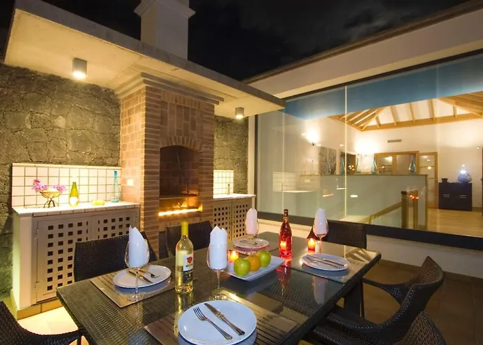 Villa: Beachside Retreat With Pool & Wi-fi