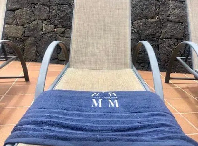 Villa: Beachside Retreat With Pool & Wi-fi Villa Playa Blanca (Lanzarote)