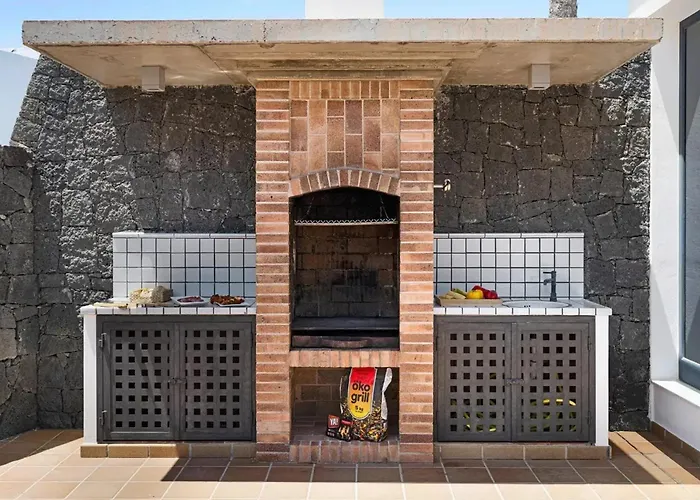 Villa Villa: Beachside Retreat With Pool & Wi-fi *