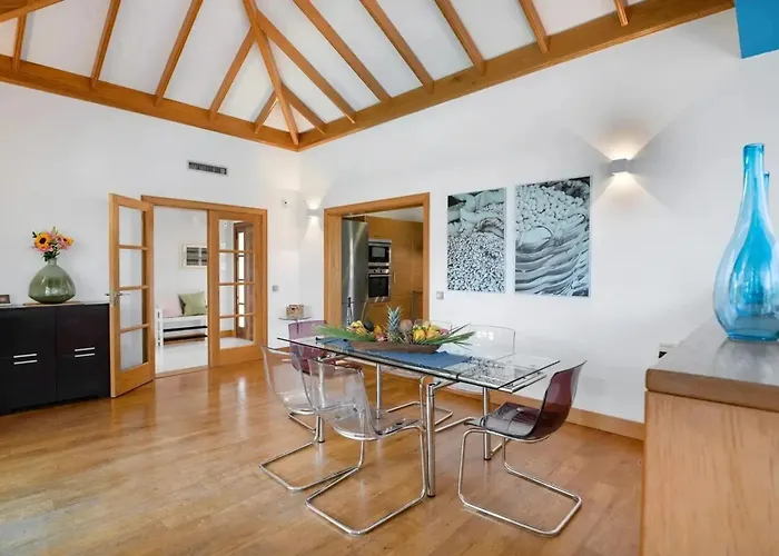 Villa: Beachside Retreat With Pool & Wi-fi Villa *