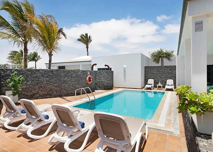 Villa: Beachside Retreat With Pool & Wi-fi Villa *
