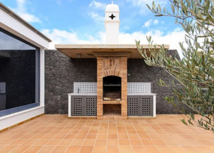 Villa: Beachside Retreat With Pool & Wi-fi *