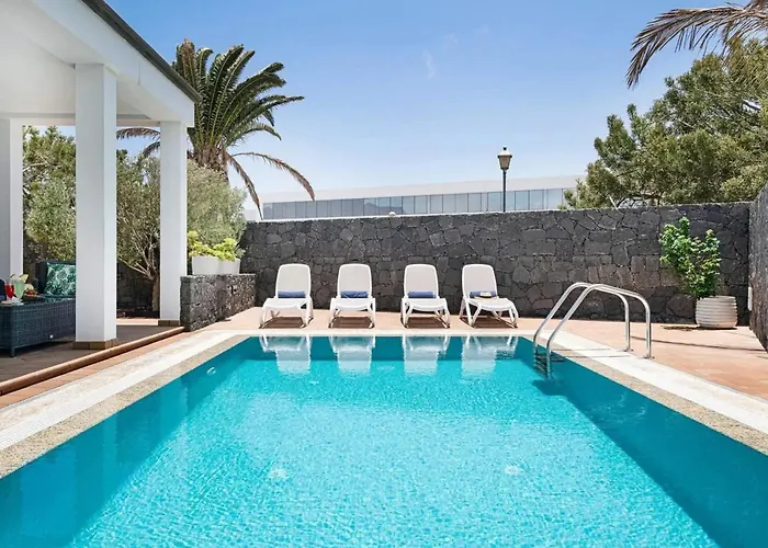 Villa: Beachside Retreat With Pool & Wi-fi Villa *